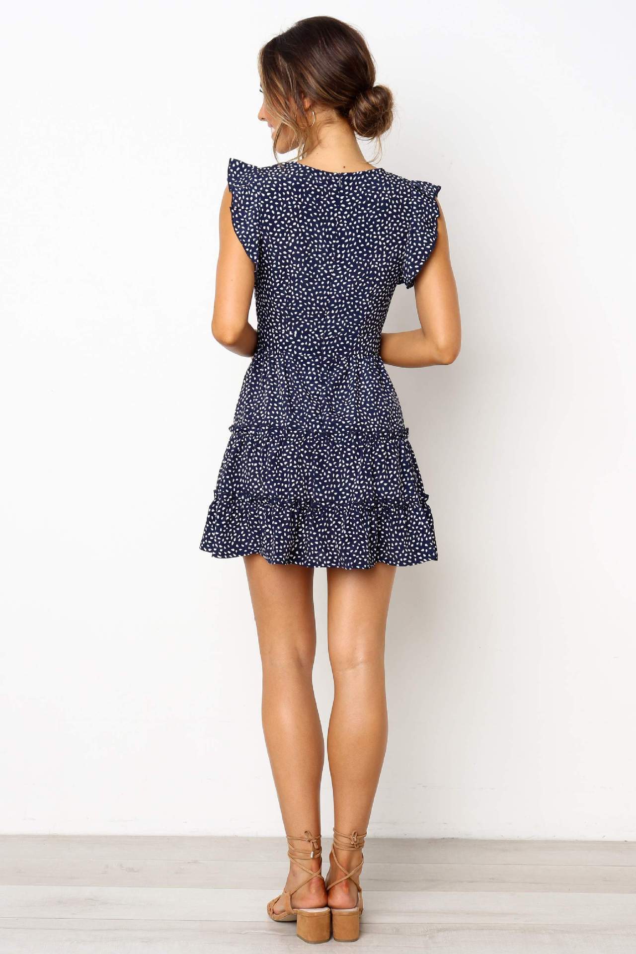 VALÉRIE – Short Dress with V-Neck – Light & Feminine
