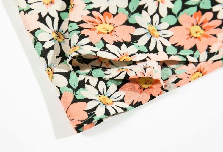 Floral Midi Dress with Thin Straps – Feminine & Relaxed
