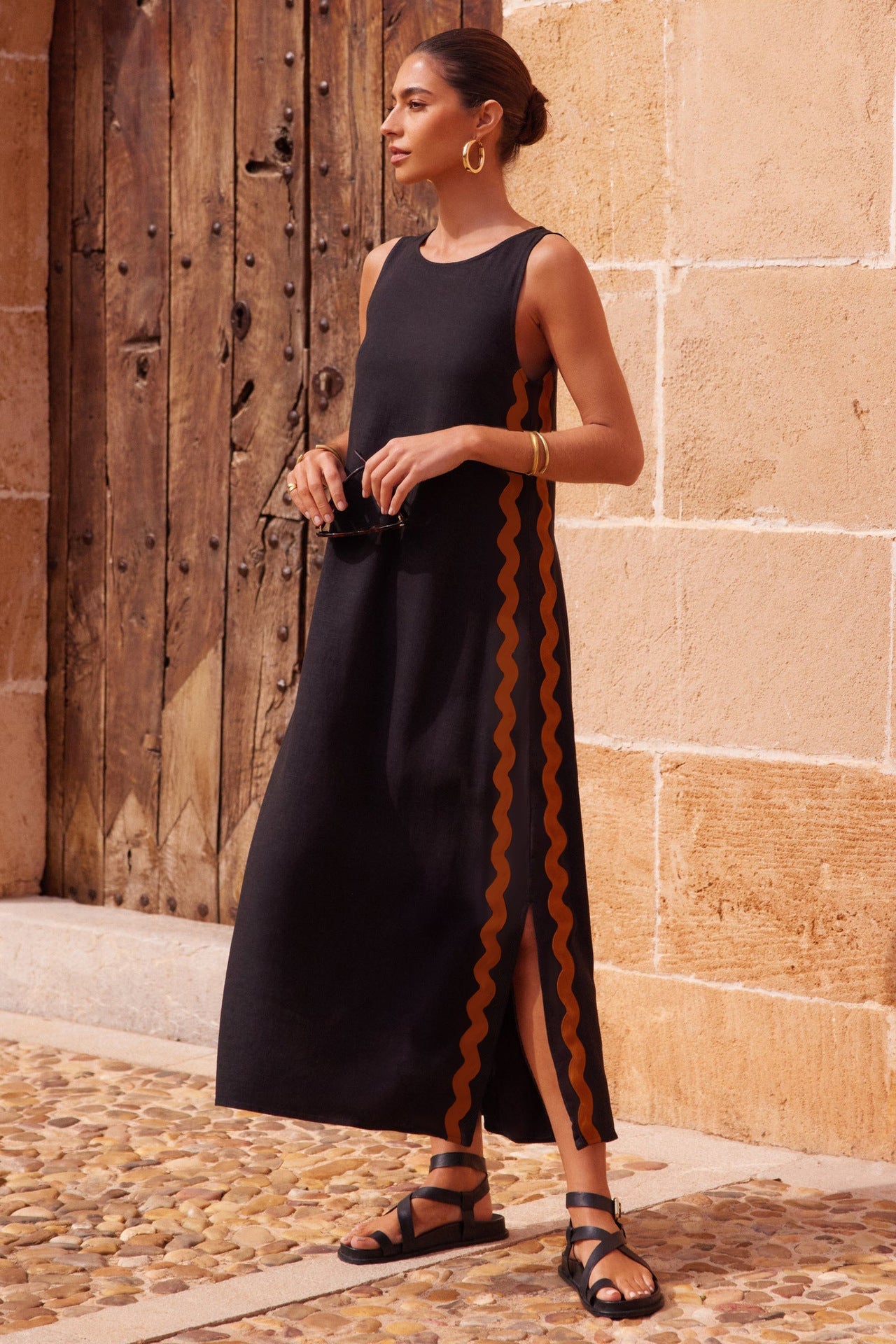 FRANCINE – Sleeveless Dress with Round Neck & Slit | Stylish & Minimalist