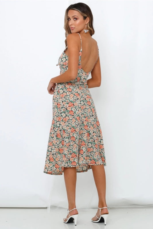Floral Midi Dress with Thin Straps – Feminine & Relaxed
