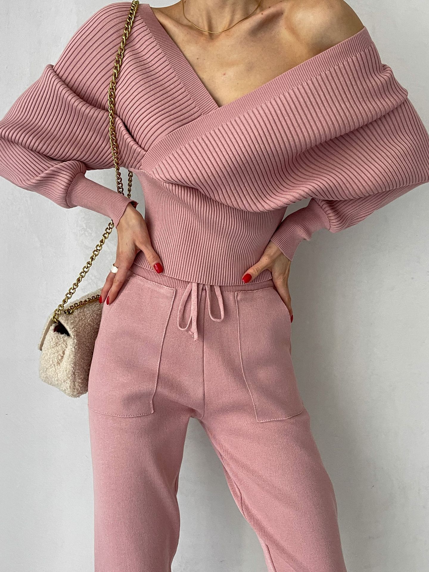 ELSA - V-NECK KNITTED - 2-PIECE SET