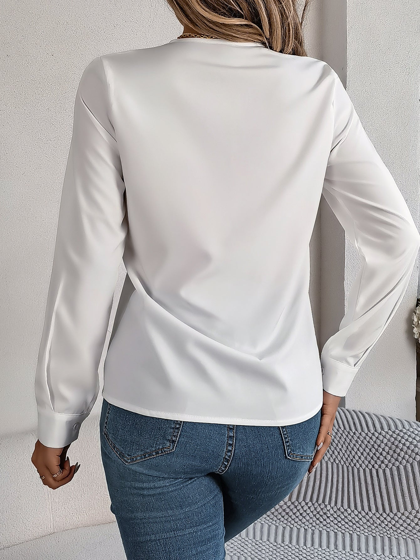 SIGNE – V-neck blouse